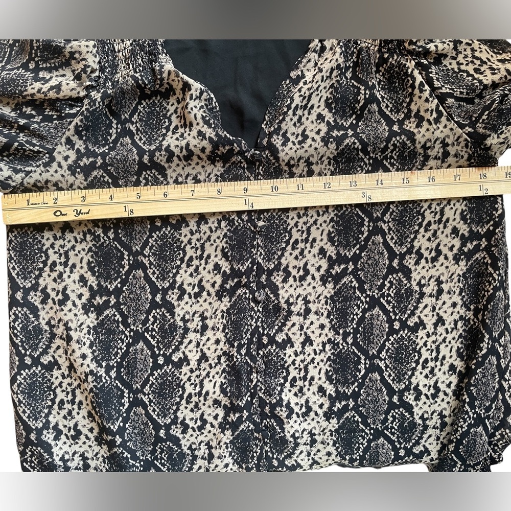 VINCE CAMUTO Black/Beige Snake Print Bishop Sleeve 3/4 Sleeve Blouse Top - Small - Picture 10 of 16
